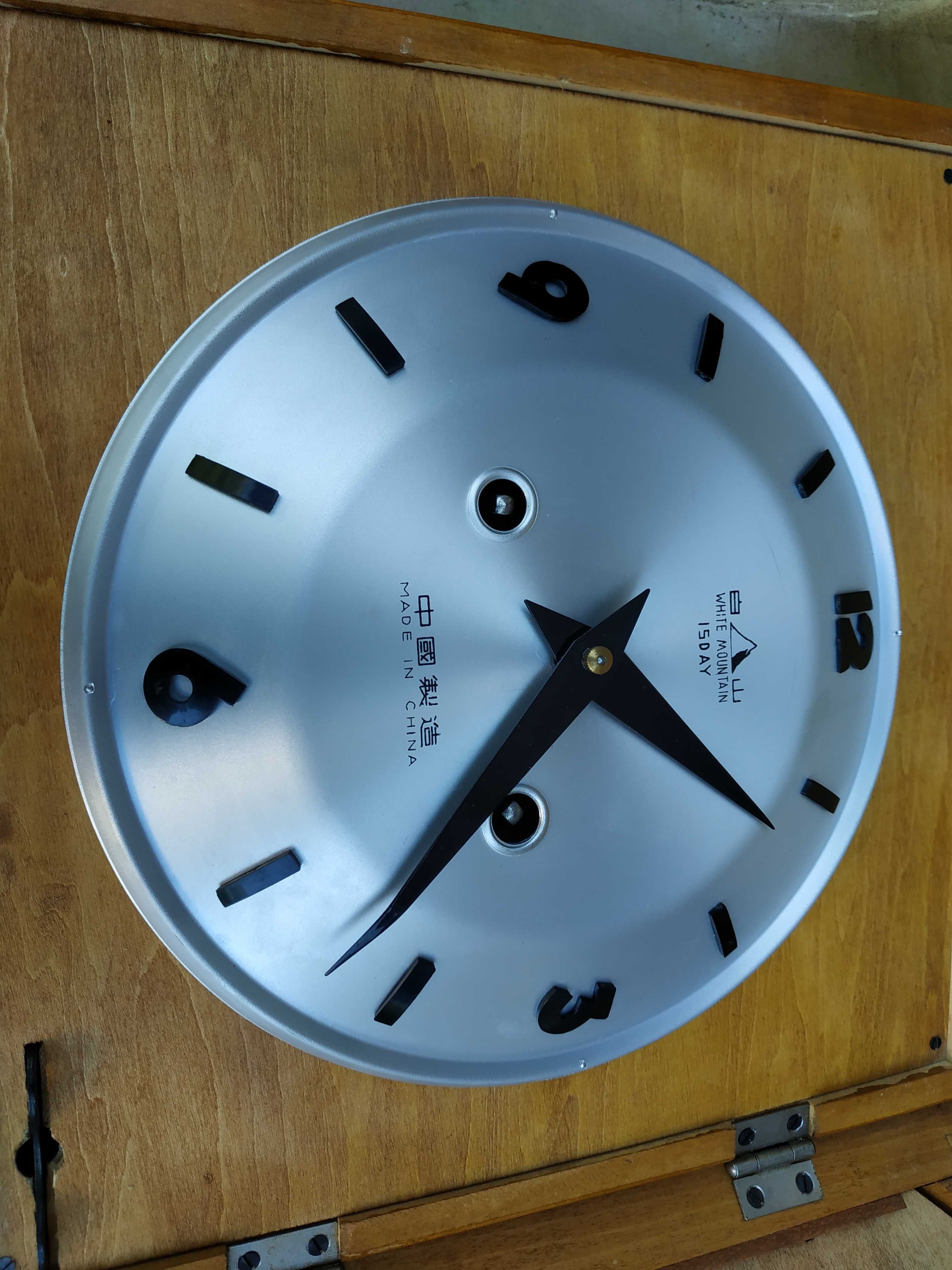 Stary zegar wiszący design lata 70-te