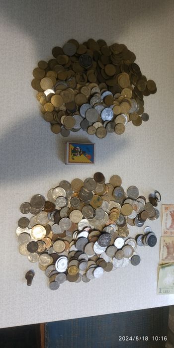 Продам монеты одним лотом.