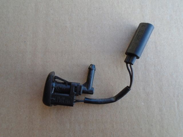 dysza spryskiwacz szyby maski bmw e46 e89 z4