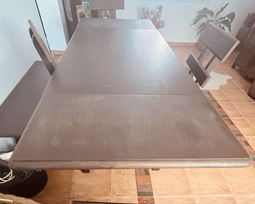 Mesa em Madeira Maciça Castanha – Expandível, Alta Qualidade