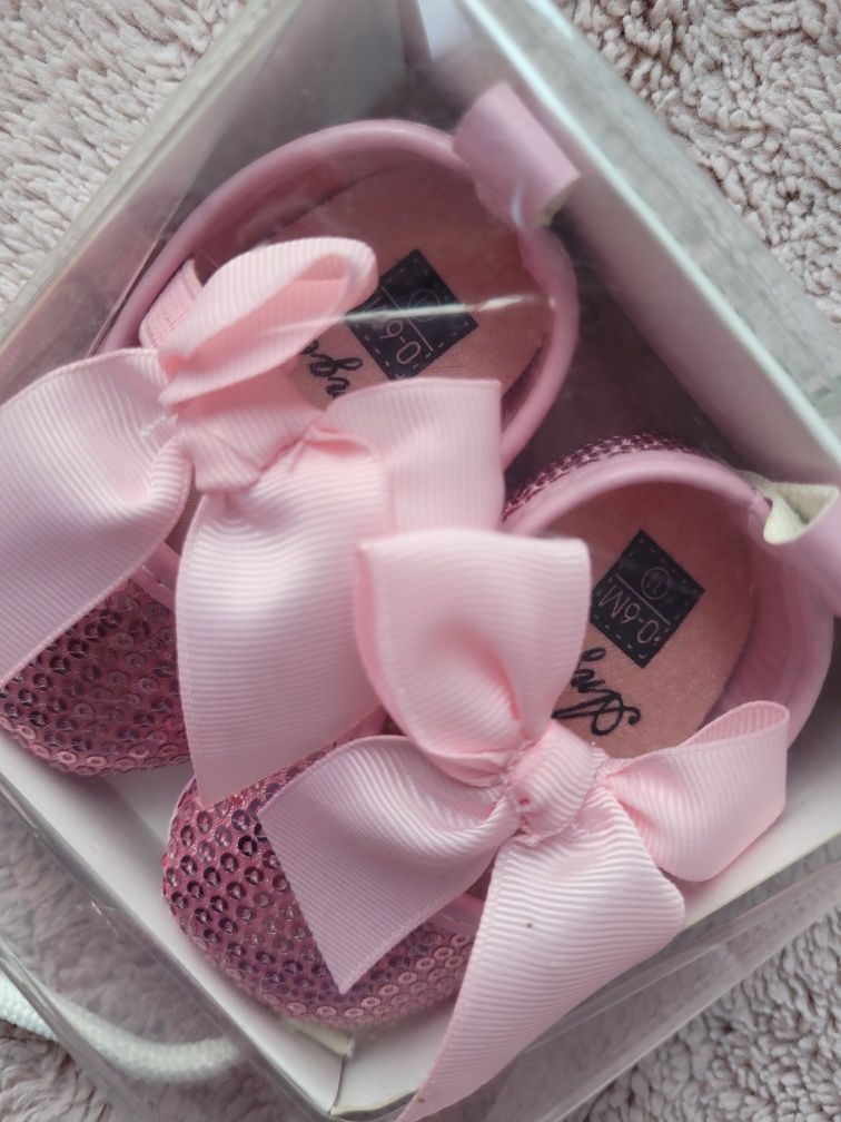 Buciki buty niemowlęce różowe  0-6 miesięcy chrzciny