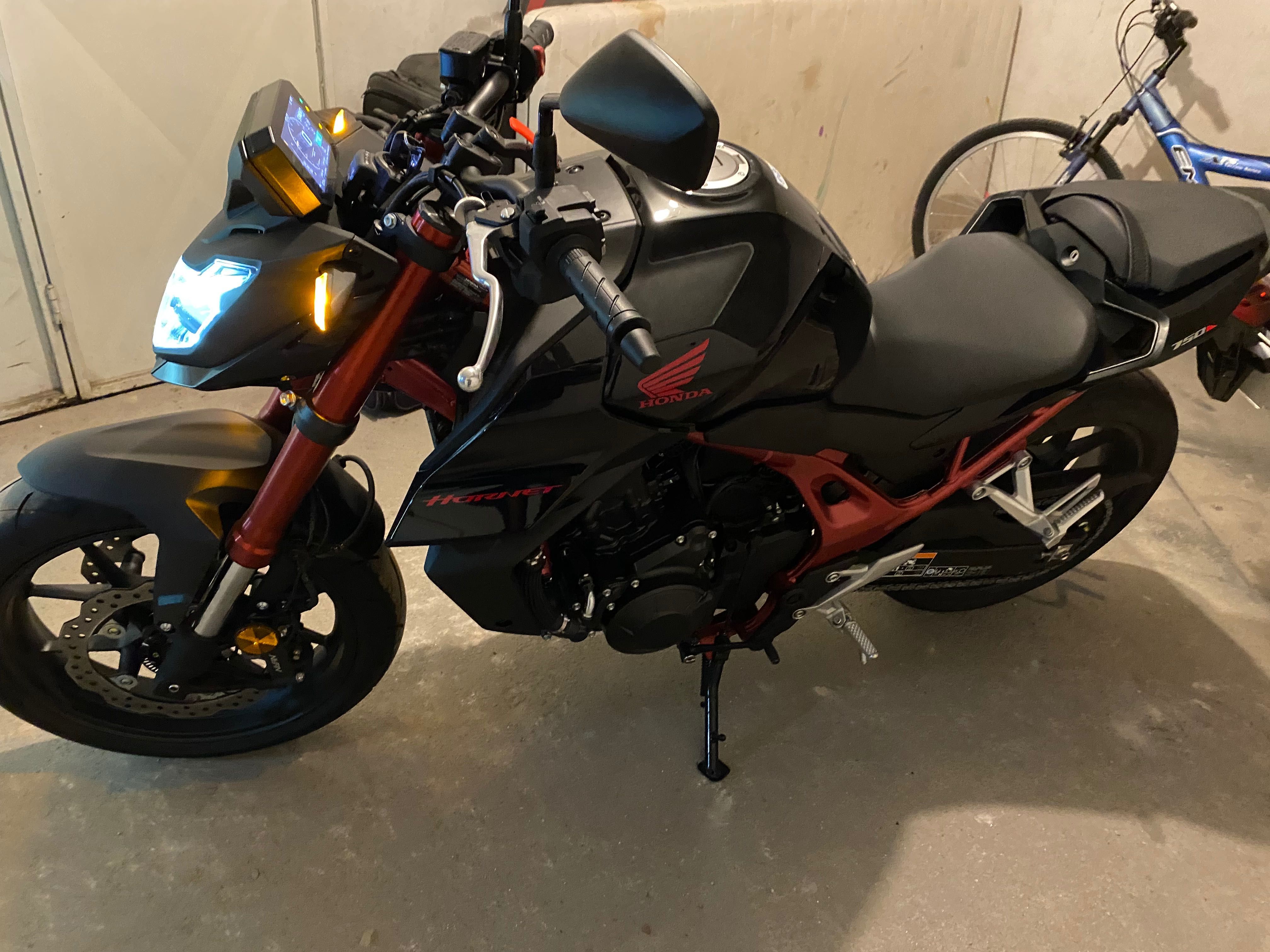 Hornet 750 - Semi Nova