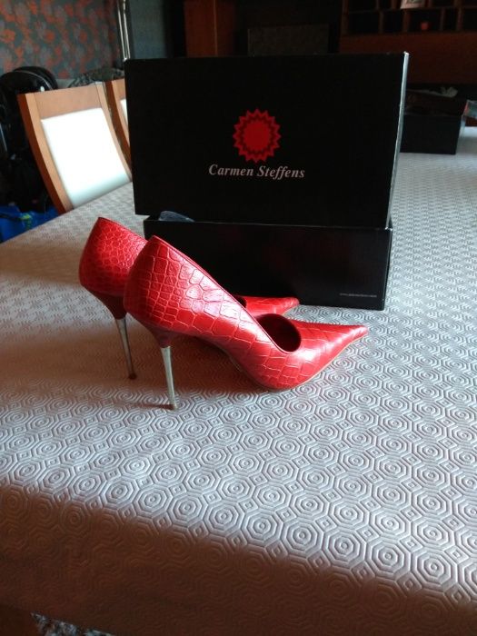 Sapatos Vermelhos Carmen Steffens.