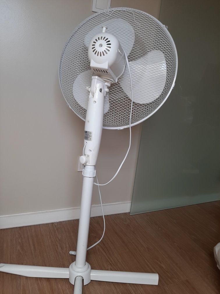 Ventoinha de pé Kunft usada