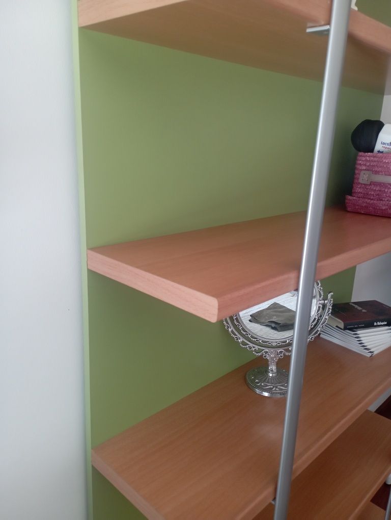 Estante + secretária de quarto