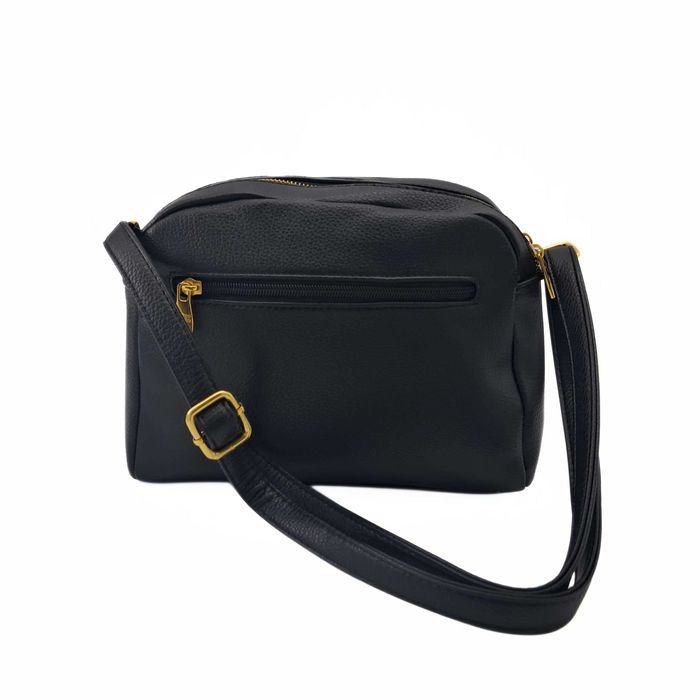 Czarna torebka Enrico Coveri przez ramię