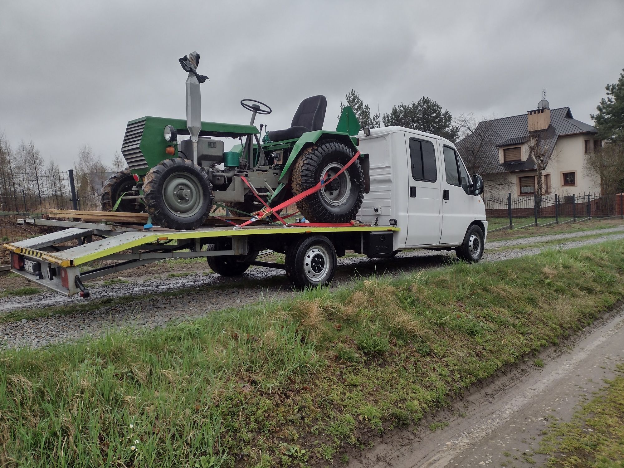 Autolaweta przewóz rzeczy transport pomoc drogowa