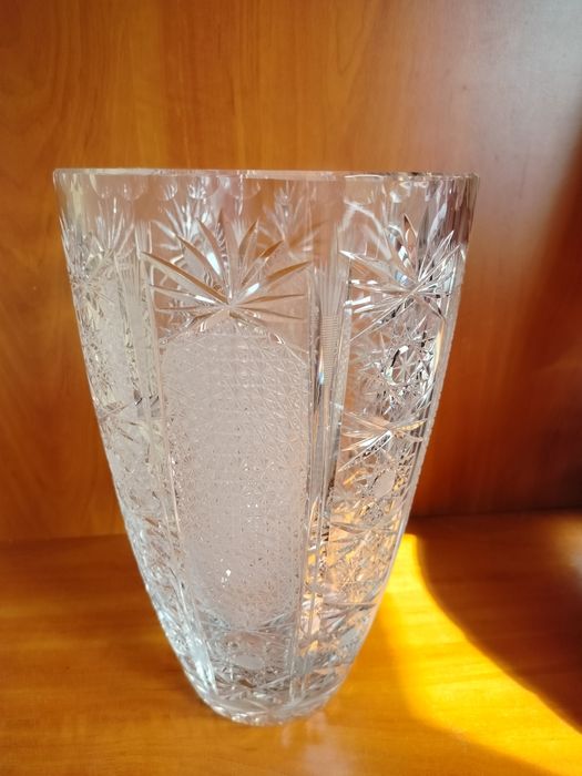 Wazon Kryształowy Z Ręcznie Szlifowanymi Elementami