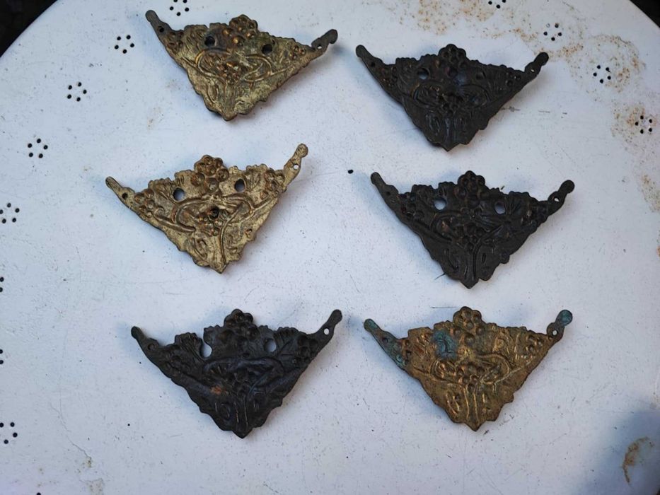 Stara mosiężna aplikacja do mebel,komoda,zegar itp.cena za 1 sztukę