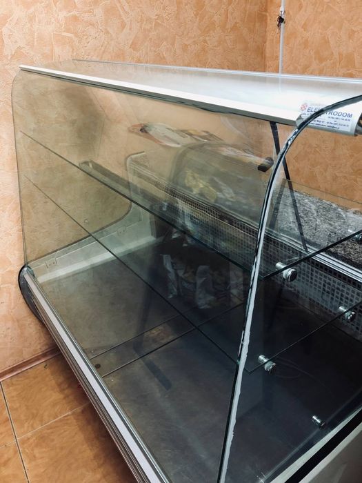 Холодильник вітрина