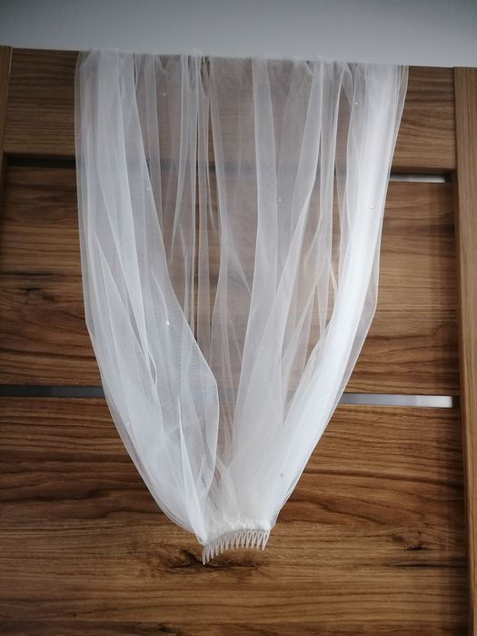 Przepiękną suknia ślubna rozmiar 36/38 plus długi welon i podwiązka