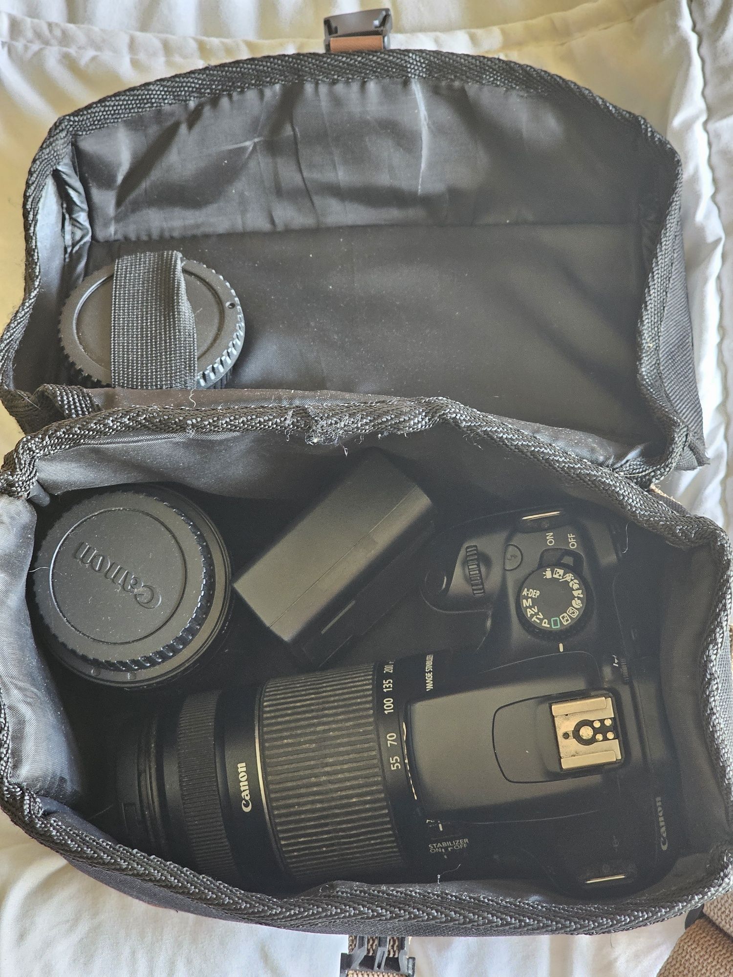 Canon 1100D + objetiva 18-55mm & 55-250mm + tampa objetiva extra+ mala