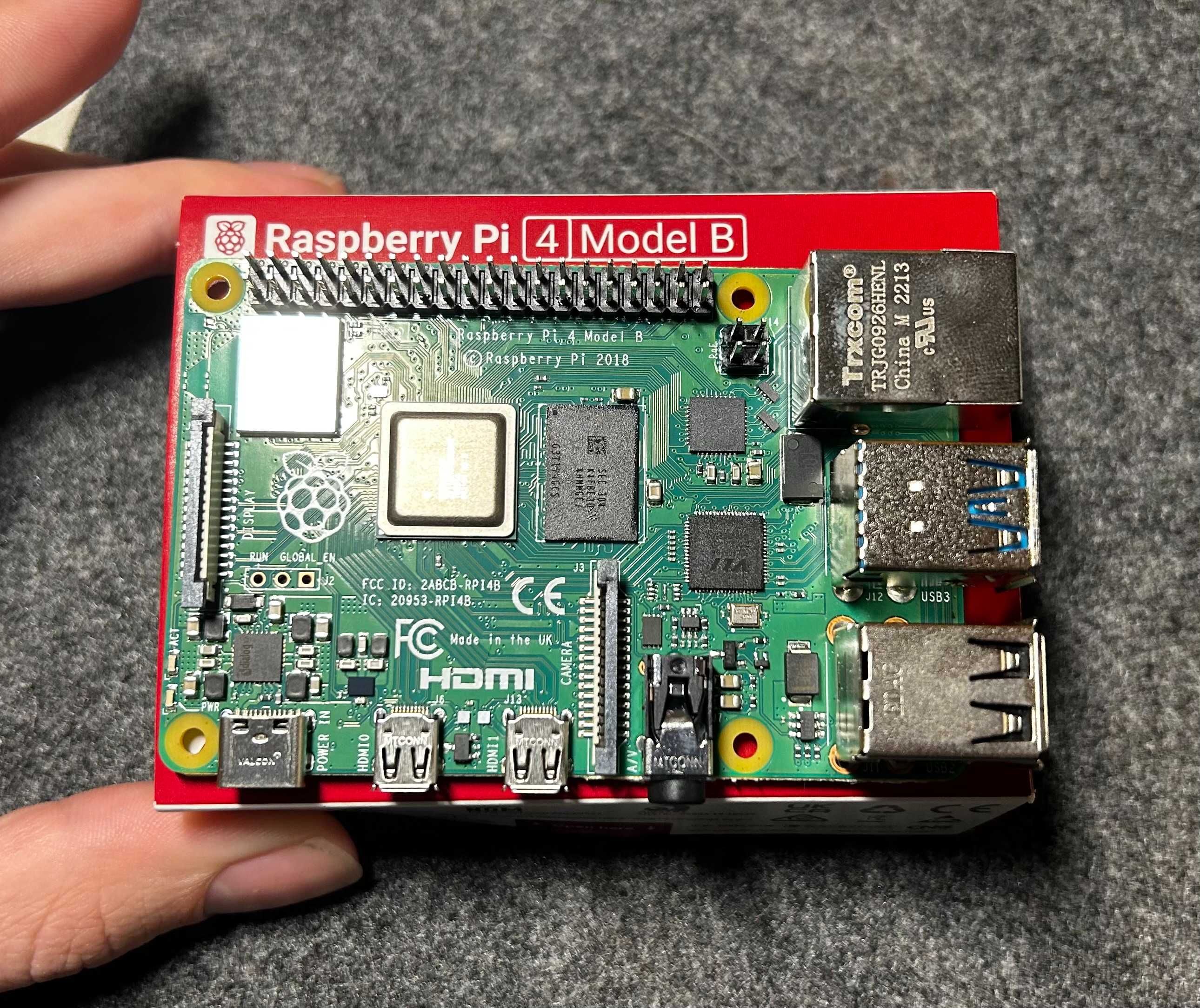 Zestaw Raspberry Pi 4B 4GB z Oficjalną Obudową i Zasilaczem