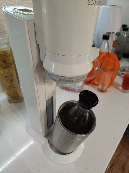 Saturator Sodastream Cristal + szklana karafka + pełny nabój CO2