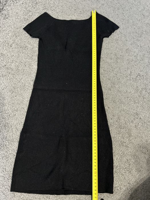 Sukienka czarna dopasowana