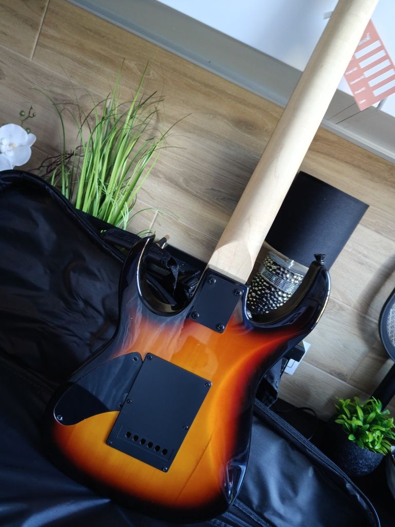 Gitara elektryczna w pokrowcu