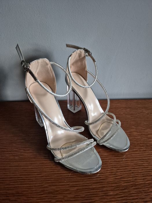 Sandały Buty na obcasie rozm. 39