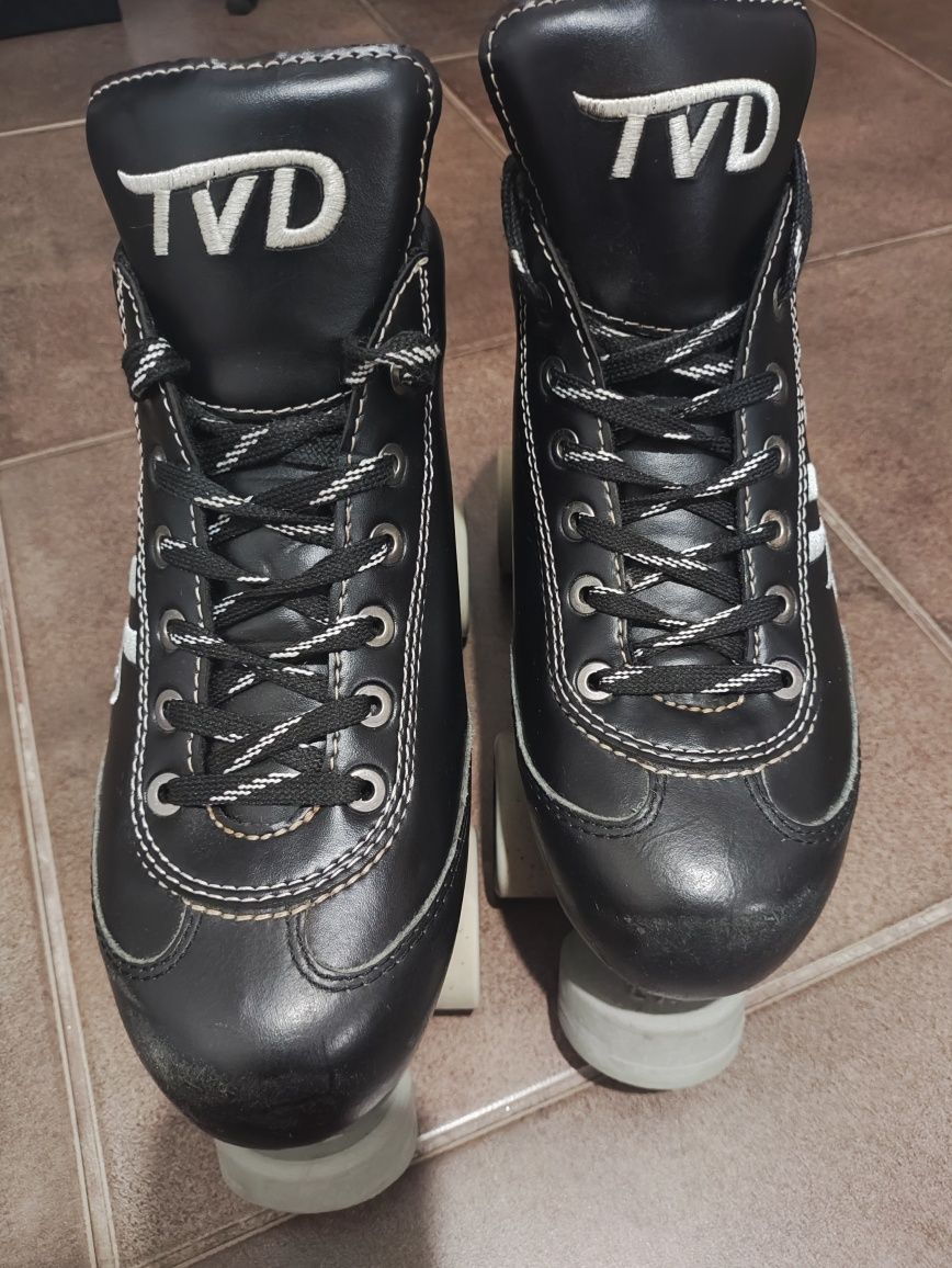 Patins TVD com pouco uso- número 42