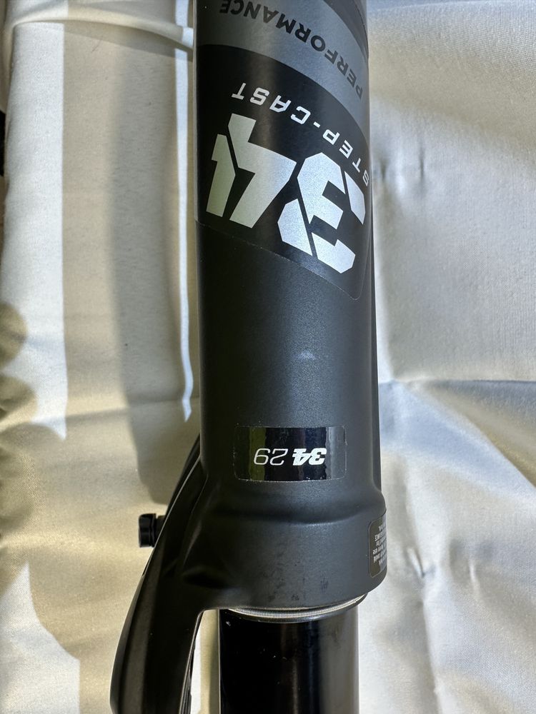 Amortyzator Fox Performance 34 Step-Cast, Float EVOL air spring.