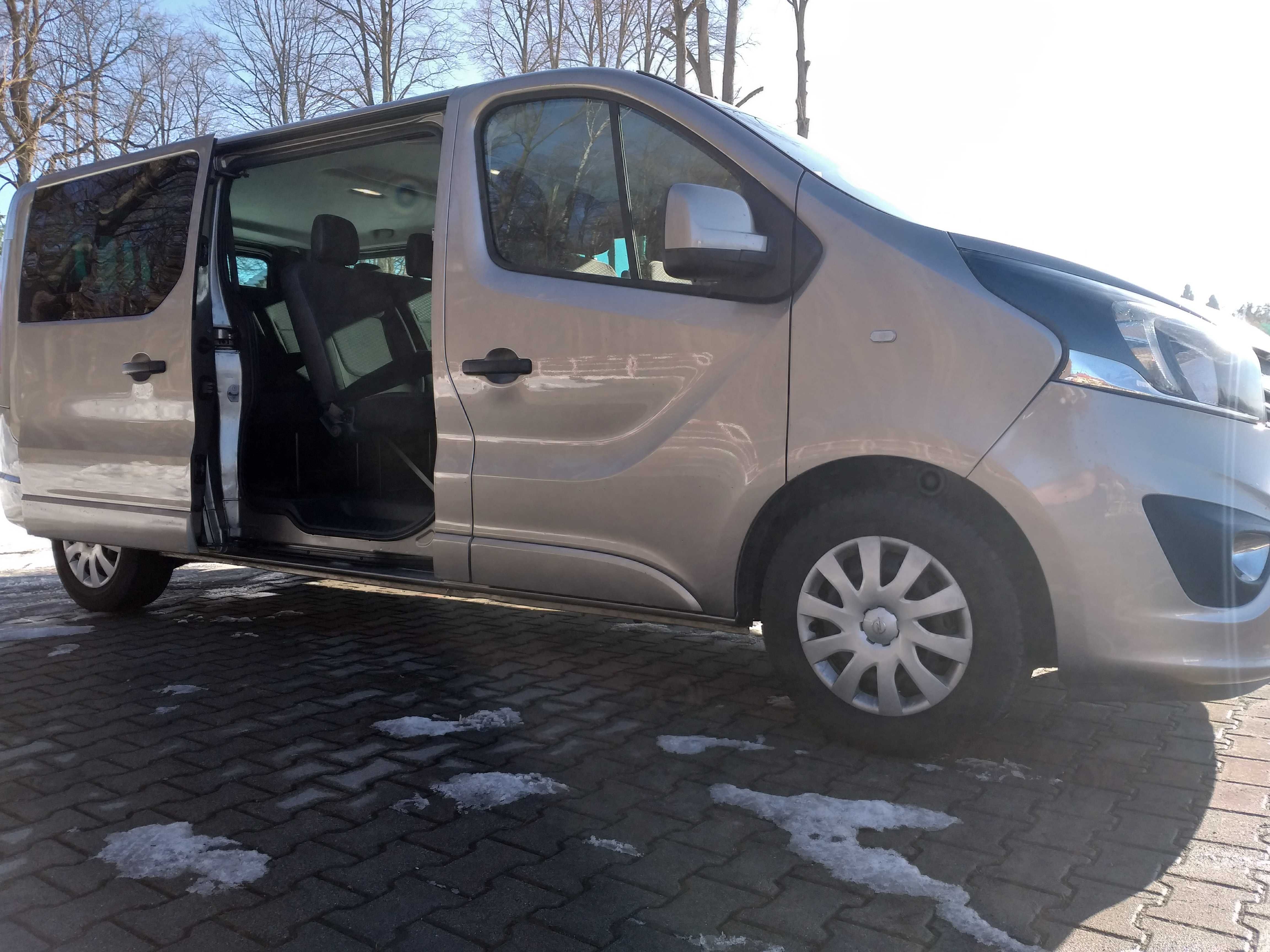 Kierowca bus na lotnisko wesela transport przewóz osób  transfer