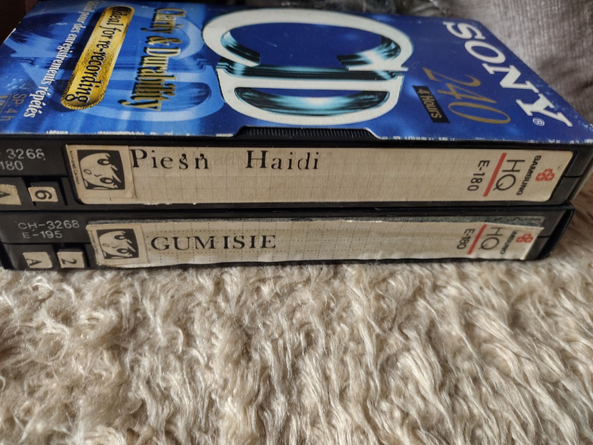 Zestaw dwóch kaset VHS Gumisie -Pieśń Heidi