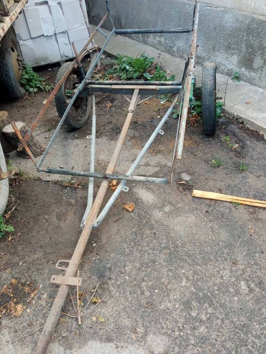 Лодка з лафетом в комплекті