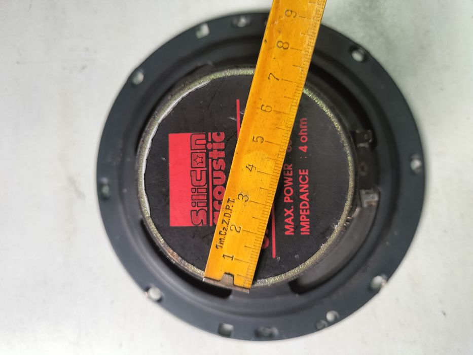 Używany głośnik samochodowy