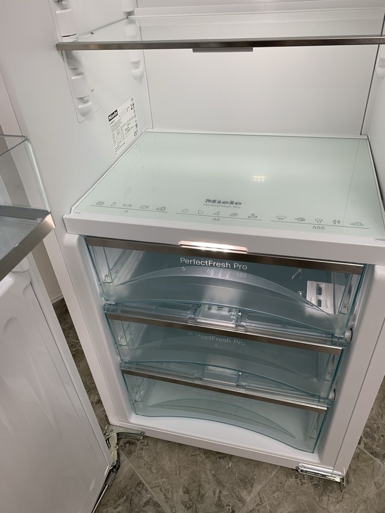 Холодильник Miele K37682