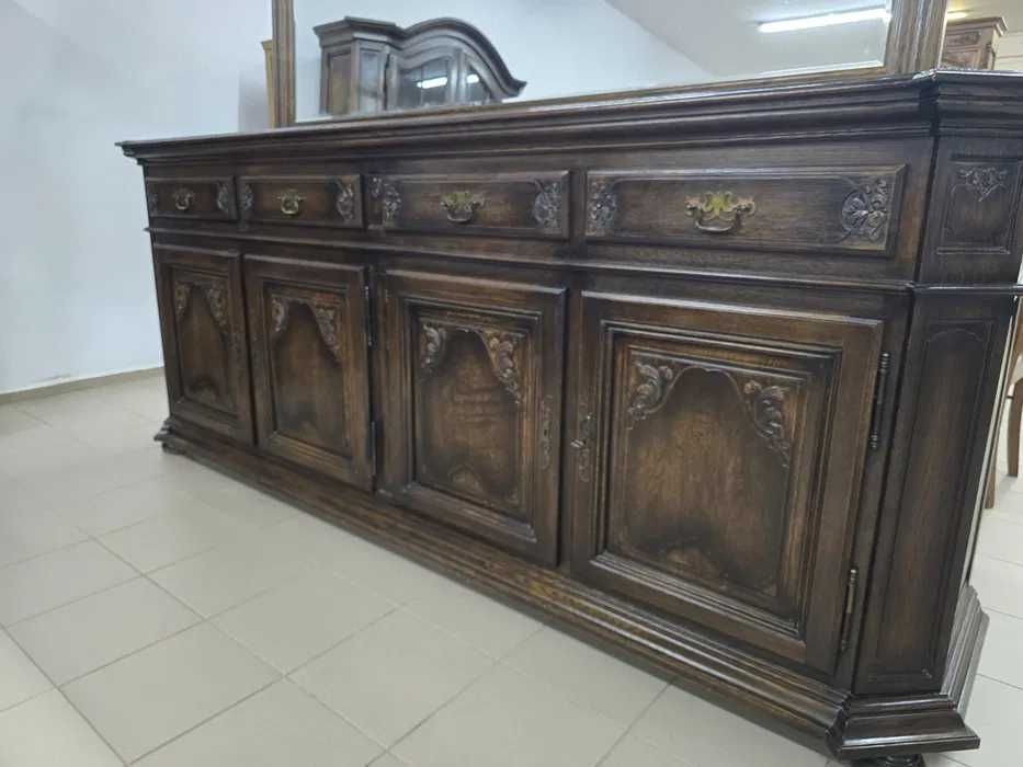 Komplet mebli w stylu klasycznym – komoda z lustrem, witryna, stół i 6