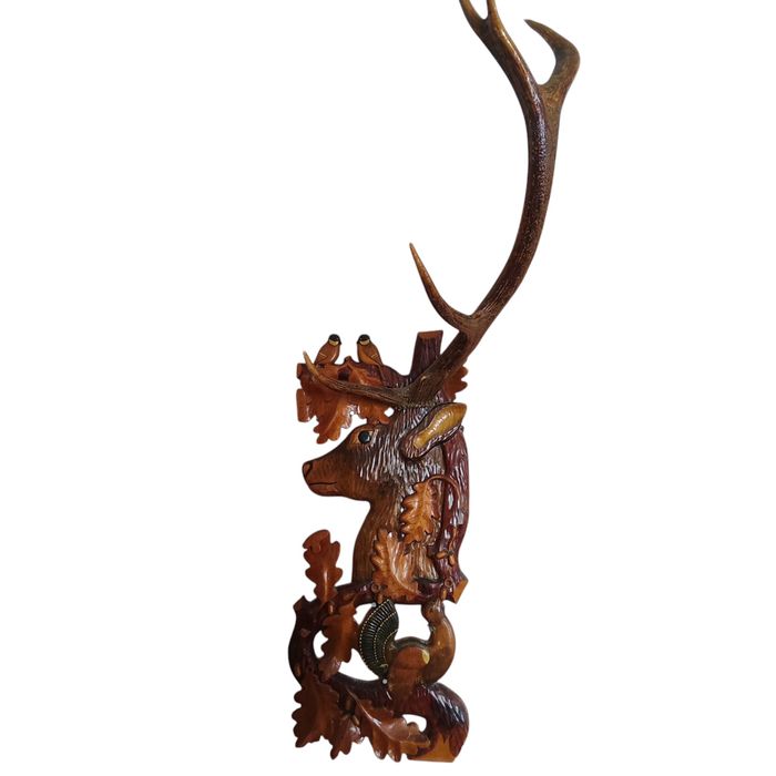 Справжній ріг оленя на різьблені картині