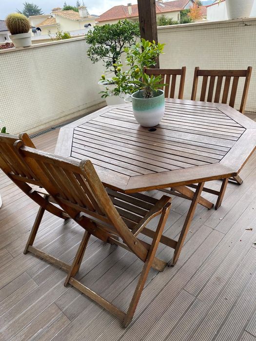 Mesa exterior com 4 cadeiras