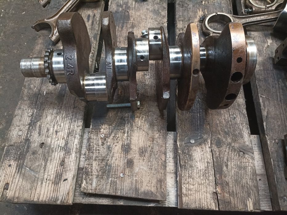 Wał silnika 2.5 TDI V6 audi