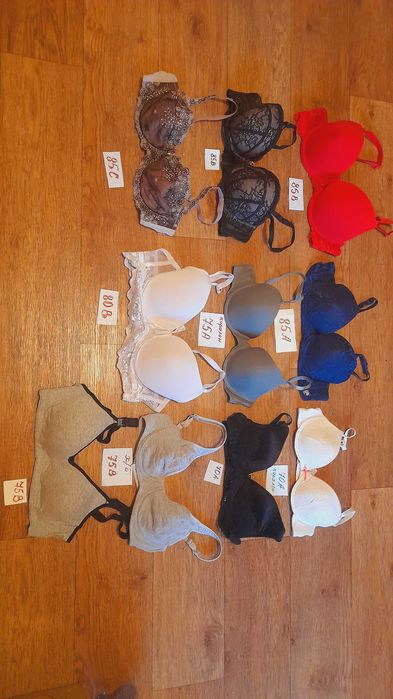 Бюстгалтеры разные.