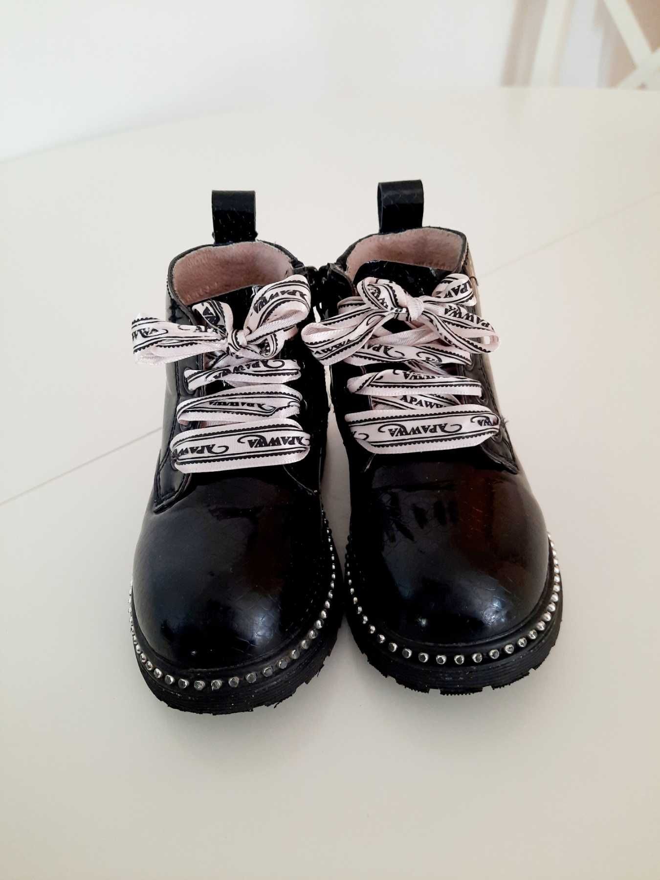 Stylowe buty dla dziewczynki w idealnym stanie