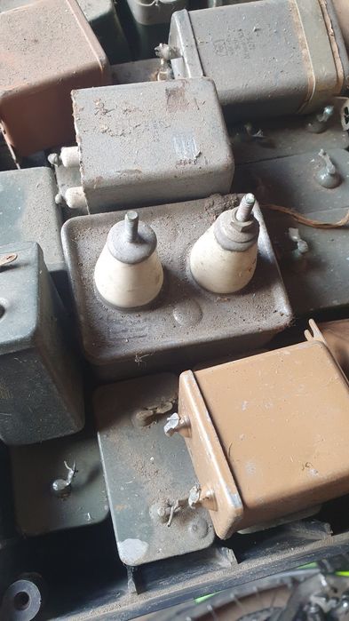 Конденсатори, різної ємності та розмірів