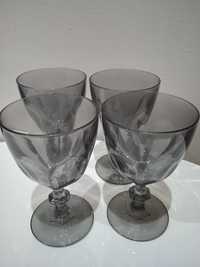 Pucharki szklane