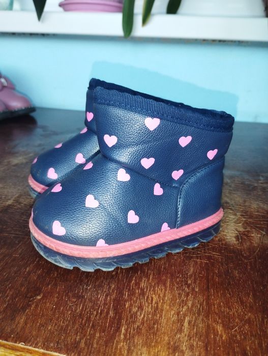 Уггі  для дівчаток (рр 22,25)