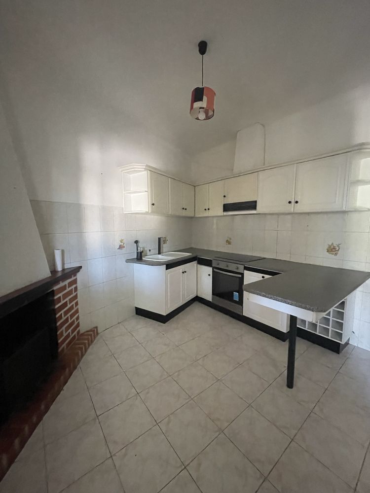 Apartamento T3 - semi mobilado com três frentes
