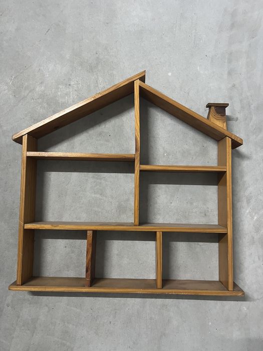 Prateleira em perfeitas condições