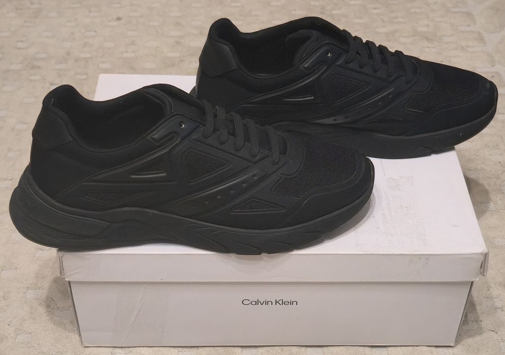 Продам кросівки Calvin