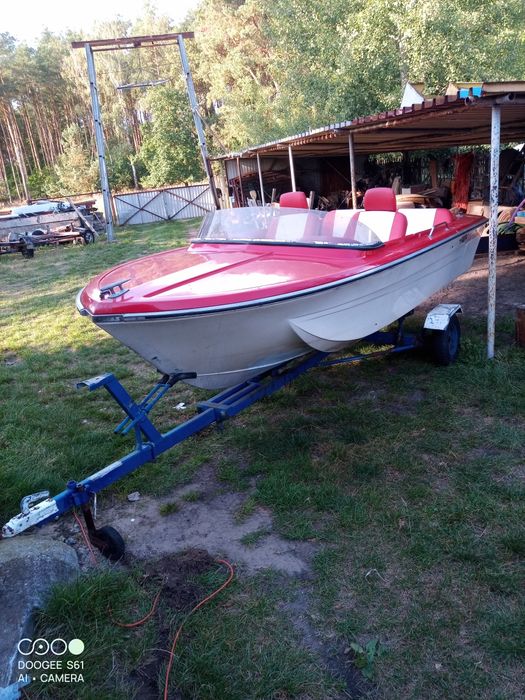 Łódź motorowa jacht motorówka