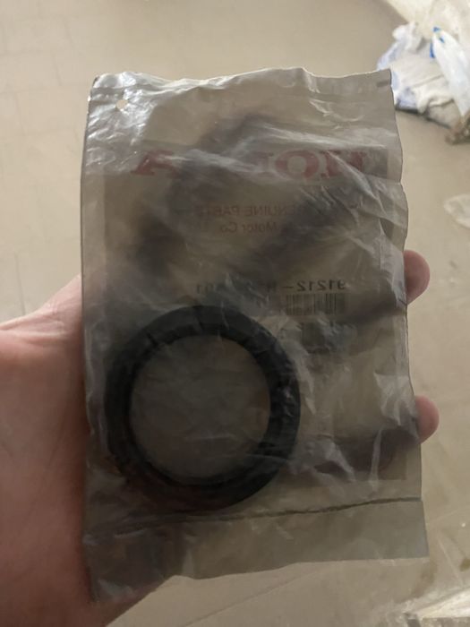Сальник коленвала передний honda civic 4d 91212R1BA01