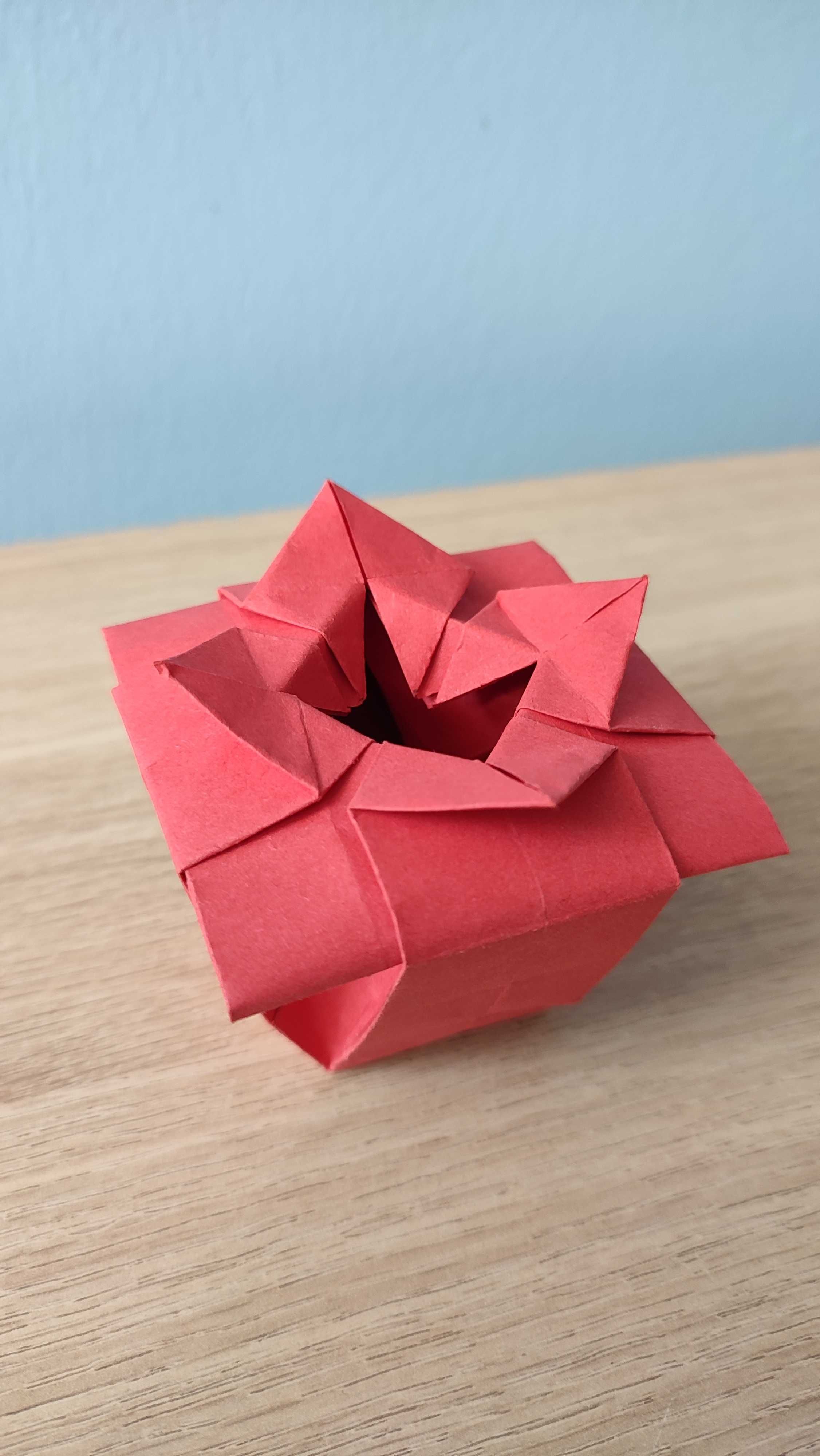 Liliowiec czterolistny kwiat - biały (origami)