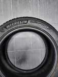 Pneu Michelin Pilot Sport 4 235/45 R18 como novo