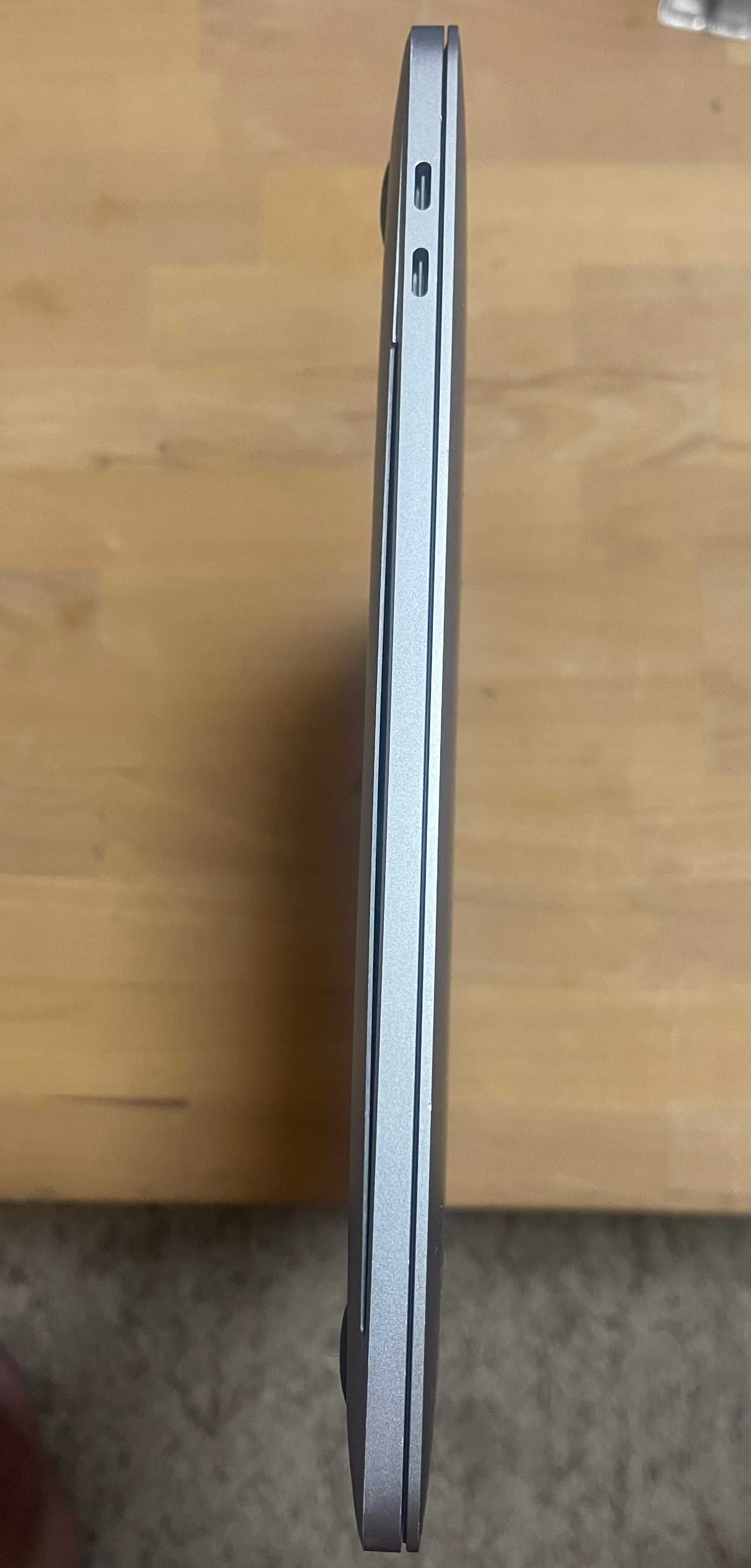 MacBook Pro 15-inch, A1707, 256SDD, 16GB Ram apple mac