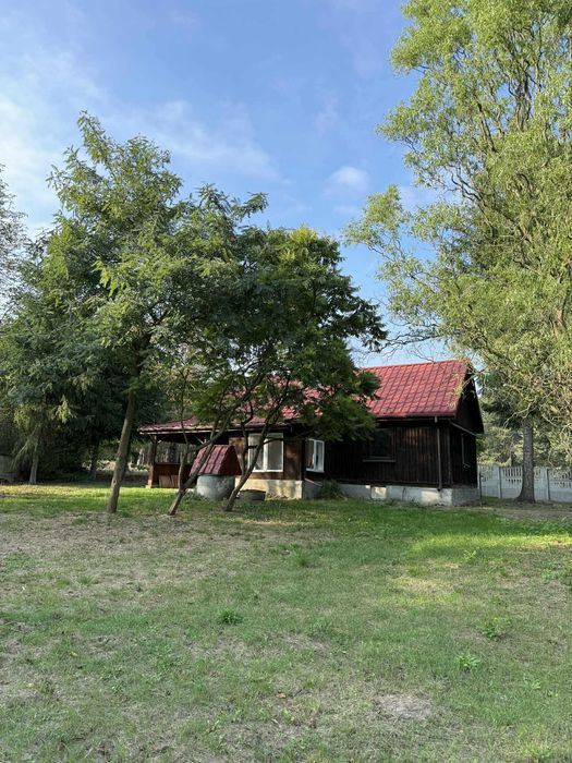 Wiejski dom na skraju wsi