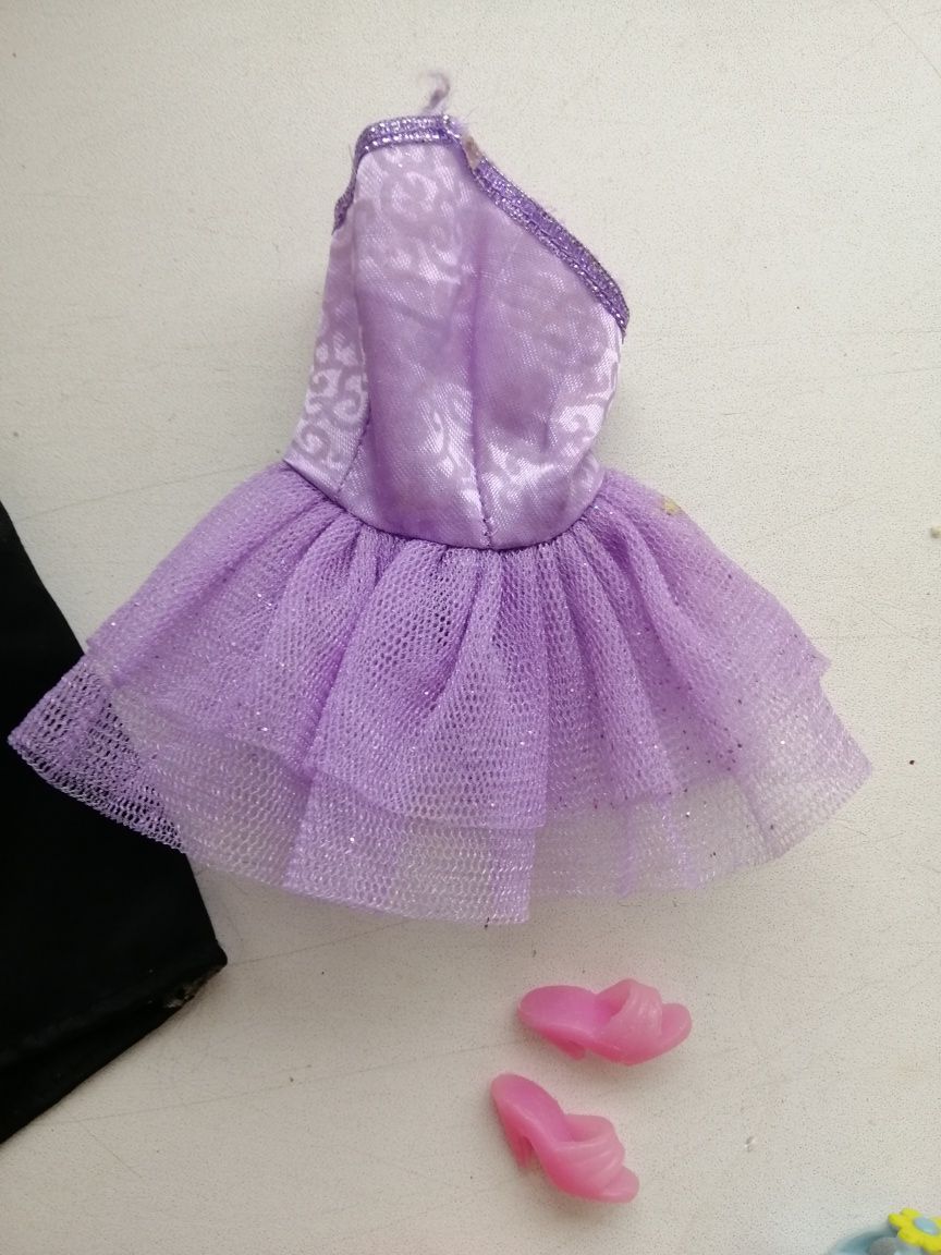 Продам платья обувь для куклы Барби