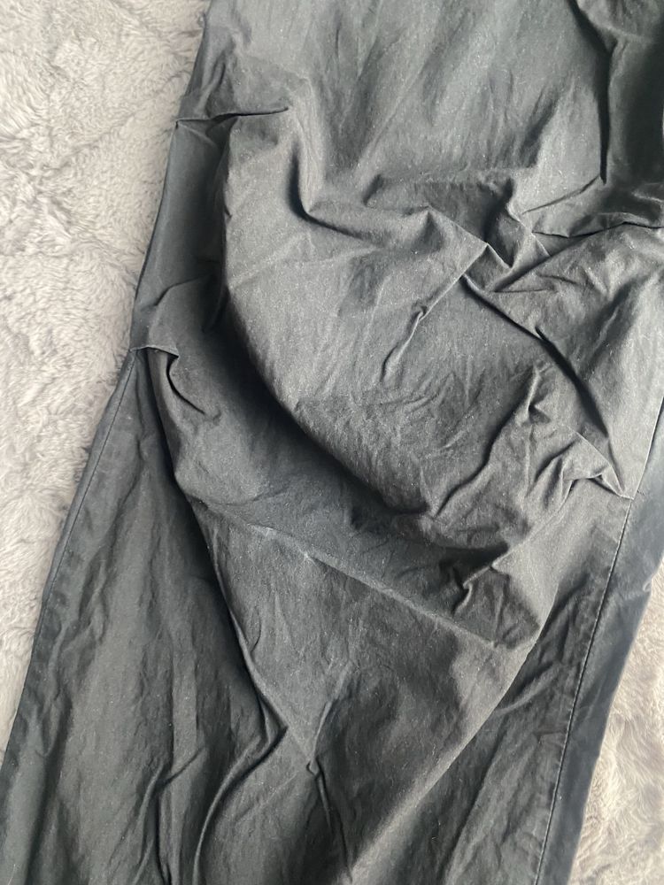 Luźne spodnie typu parachute ze ściągaczami