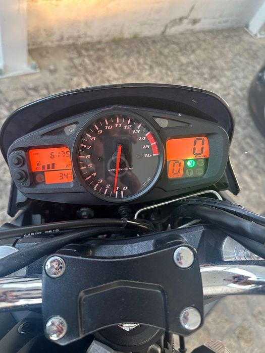 Suzuki GSR  Black Edition