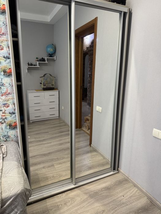 Кровать , шкаф в гарному стані